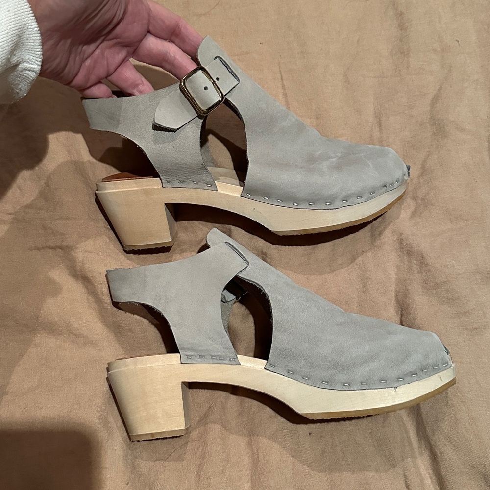 Bryr Clog Leather Gray Size 40 mid heel never worn
